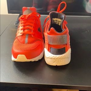 Nike Air Huarache Habanero Red Colorway